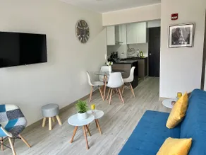A beautiful modern apartment in a condominium - Image 2