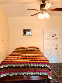 Cozy studio with free parking - Image 2