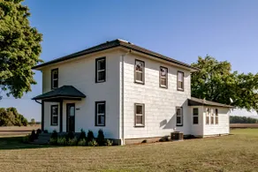 *Updated farmhouse with lots of outdoor space! - Image 2