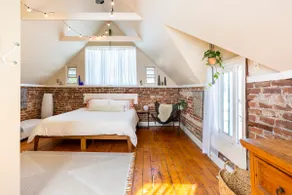 Charming Carriage House! Pet friendly & Walkable! - Image 2