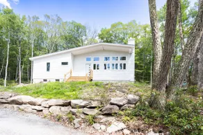 Modern Sunlit Forest Retreat in the Catskills - Image 5