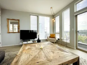 Sunset views with private terrace on Queen Anne - Image 5