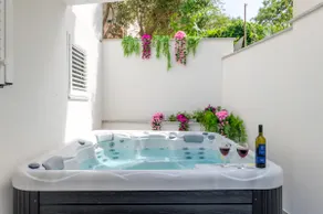 New! Luxury apartment on the beach with hot tub. - Image 5