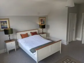 Very Spacious 3-bedroom, 2 bathroom maisonette - Image 3