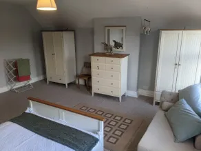 Very Spacious 3-bedroom, 2 bathroom maisonette - Image 4