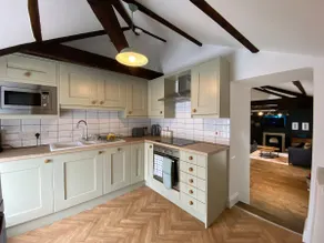 Penthouse Retreat - 2 bed flat, sleeps 4 - Brampton Town Centre, Hadrians Wall - Image 3