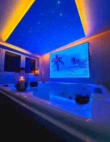 The sweet refuge • Private HOT TUB • Romantic • Quiet - Image 3