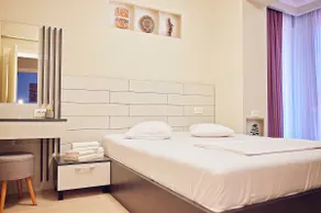 Alexis NEVERSEA Apartment - Image 5