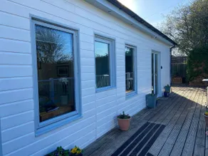 Chalet on the Green - Self Contained with parking. - Image 5