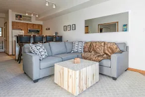 Ground Floor Creekside Condo perfect spot for your family - Pet Friendly! - Image 3