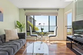 Lux Water View with Balcony Minutes -San Francisco - Image 2