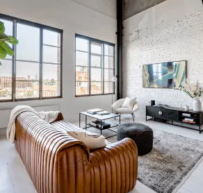 New York Converted Warehouse Apartment in Richmond - Image 2