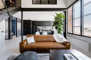 New York Converted Warehouse Apartment in Richmond - Image 3