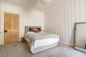 Central 3-Bed | Bright, Peaceful & Artful Stay - Image 4