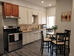 Charming Urban Retreat near Downtown Kitchener - Image 4
