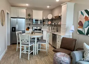 one bedroom condo with a view - Image 2