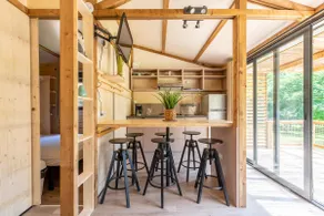 3 bedroom wooden chalet, central area - Image 2