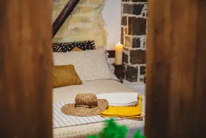 Traditional house with pool and fire place - Image 4