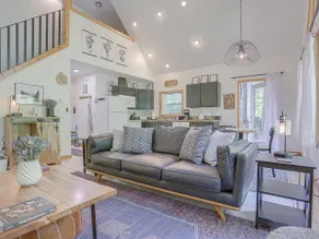 ZigZag Basecamp · Cozy Cabin Perfect for Nature Escapes w/ Hot Tub - Image 2