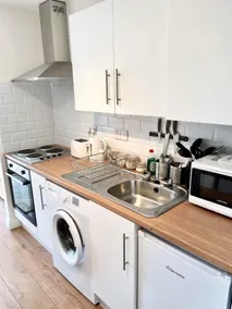 Lovely self contained apartment in Oxfordshire - Image 5