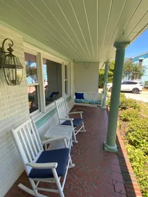 Renovated 2 bedroom unit - Soundfront - Image 2