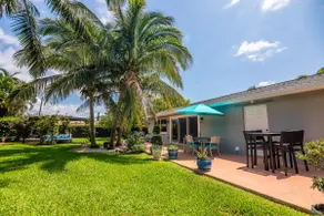 Tropical Oasis Near the Beach - Image 3