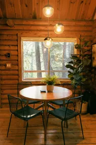 Modern romantic 2-bed log cabin in the forest - Image 5