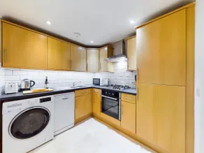Lovely 1-bed Redhill town centre serviced apartment - Image 5