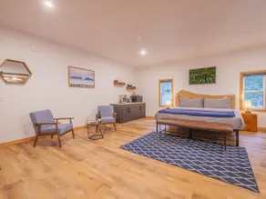 Luxury One Bedroom Suite - Winter's Hideaway - Image 2