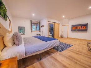 Luxury One Bedroom Suite - Winter's Hideaway - Image 3