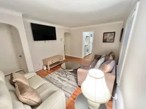 Comfy-Cozy 3-bed 2-bath house just east of Detroit - Image 4