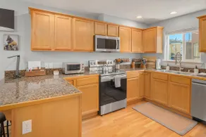 Comfortable 3 bedroom townhouse with home gym. - Image 3