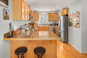Comfortable 3 bedroom townhouse with home gym. - Image 2