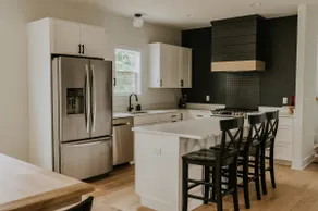 Dreamer: New Chic Modern Home 5 BR, 4.5 BA, Walk to beach, EV Charger, Peloton - Image 3