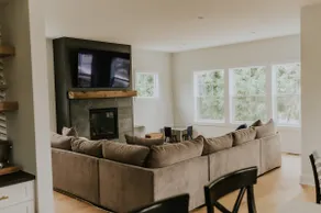 Dreamer: New Chic Modern Home 5 BR, 4.5 BA, Walk to beach, EV Charger, Peloton - Image 2