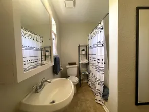Guesthouse on Convenient West 7th Street - Image 5