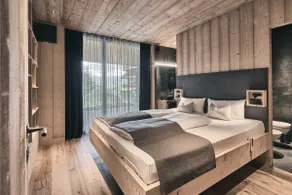 Luxurious chalet on the edge of the forest with private jacuzzi - Image 4