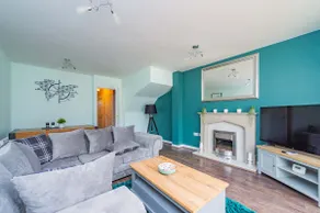 Central Townhouse Tipton - Sleeps 8 - Ideal for Contractors & Families - Image 2