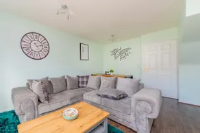 Central Townhouse Tipton - Sleeps 8 - Ideal for Contractors & Families - Image 4