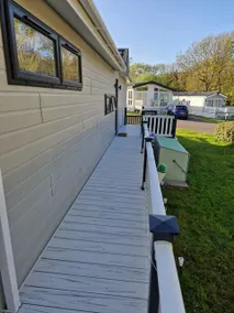 Happy and Cheerful 2-bedroom 42x20 Lodge - Image 3
