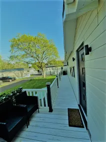 Happy and Cheerful 2-bedroom 42x20 Lodge - Image 2