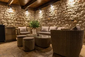 Adonis Villa in nature - Image 5
