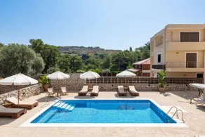 Adonis Villa in nature - Image 3
