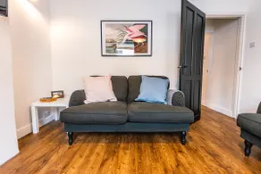 Newly refurbished Modern Stylish 2 Bedroom Cottage - Image 4