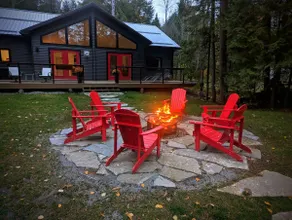 Waterfront 4BR Cottage Getaway | Kawartha Firepit - Image 4