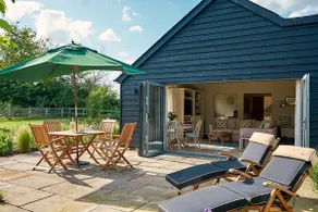 Lovely one bedroom annex with terrace. - Image 2