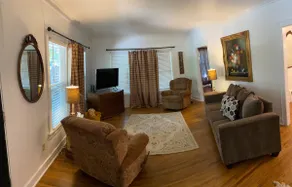 Zylee’s House on Choctaw is just a short walk to downtown Tahlequah. - Image 4