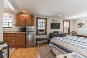 Unwind in Sandwich Village - Image 5