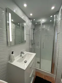 La Manga km 0, pisos estudios - planta baja - 100m de la playa - studio flats - ground floor - 100m from the beach, cada con bicis & tabla SUP, piscina & pádel & tenis & más - each with bikes & SUP board, pool & paddle & tennis & more - Image 4