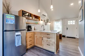 Welcoming Sunny Studio in the Whit - Image 5
